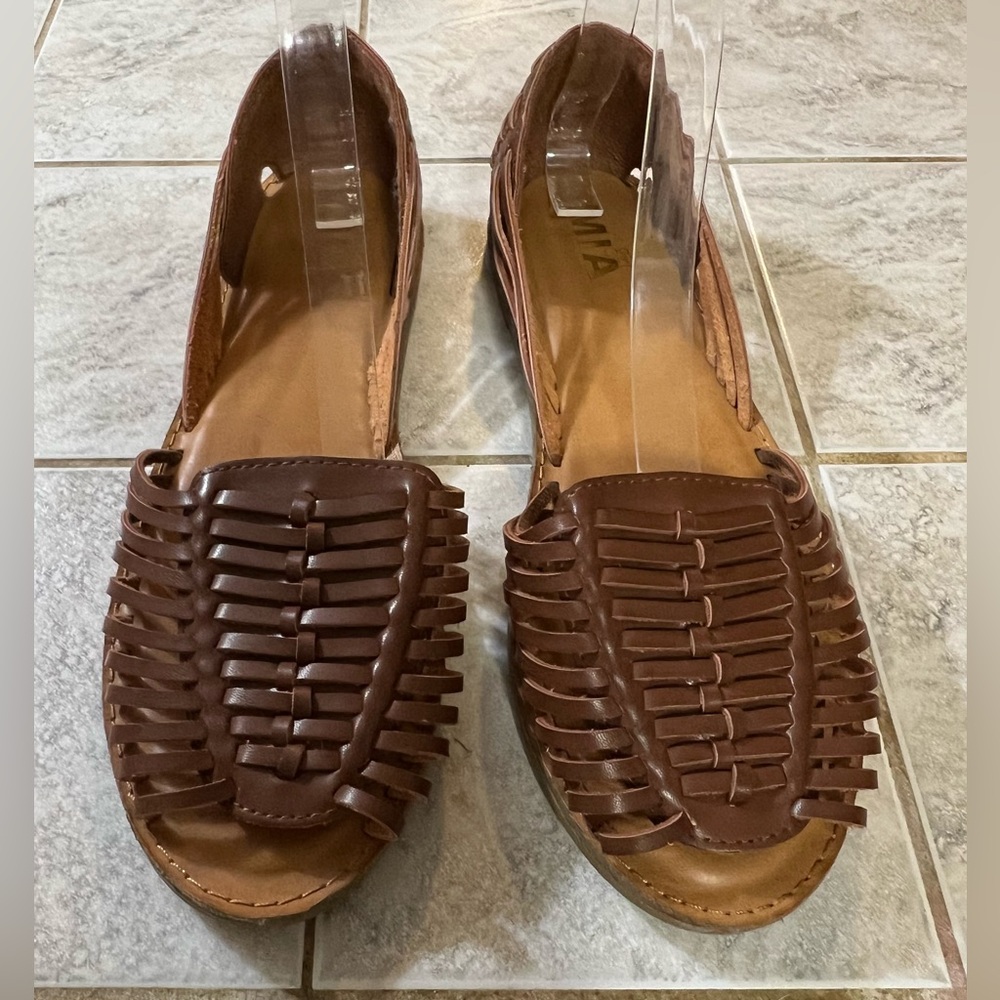 Mia Girl Brown Huarache Flats Sandals Size 9